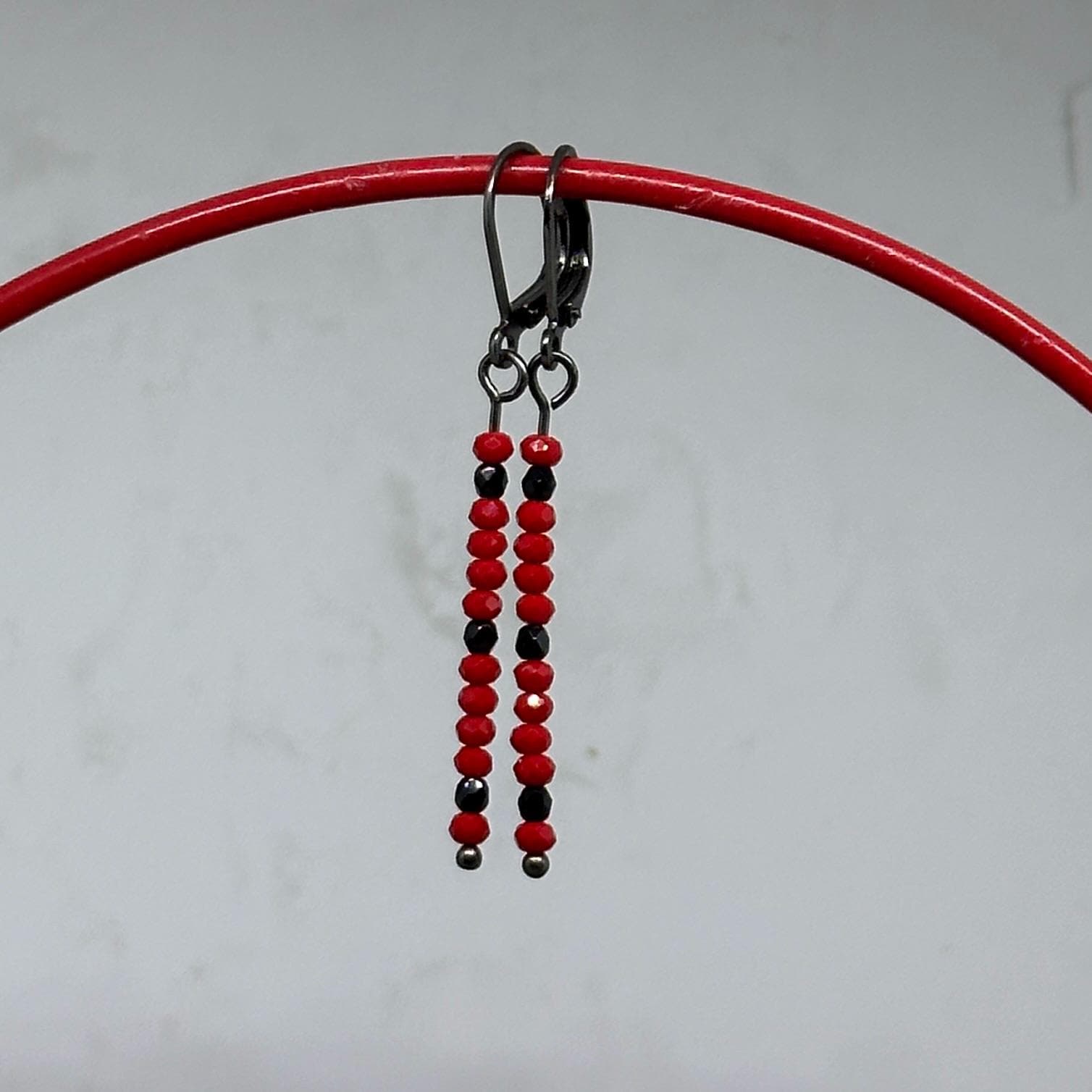 Simple Minimalist Earrings - Red/Black