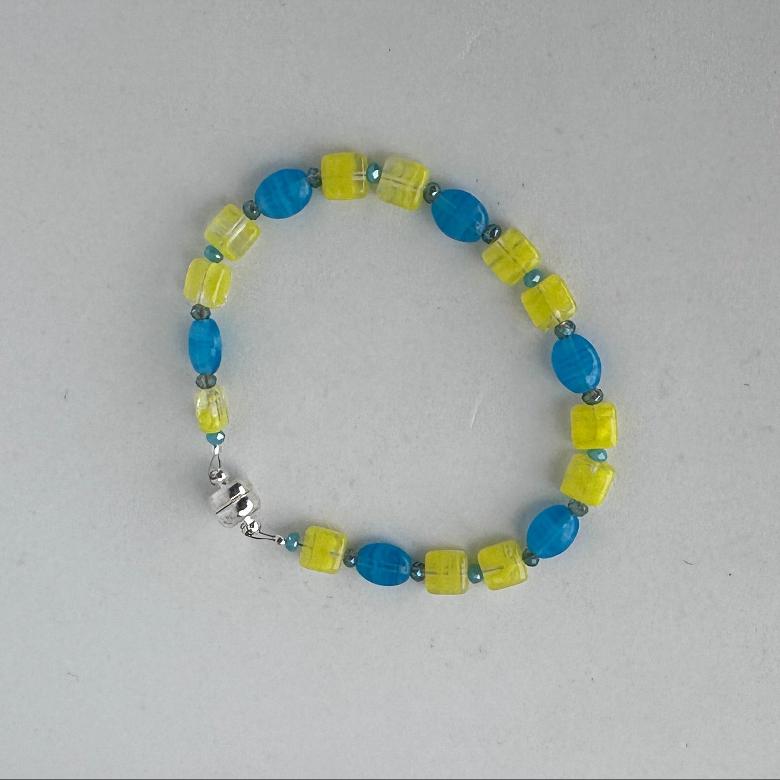 Blue & Yellow Beaded Bracelet – Petite Fit